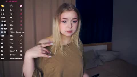 Hello everyone Im Lora Its my first day Were going to have fun together online show from November 2025 05:51:01 AM