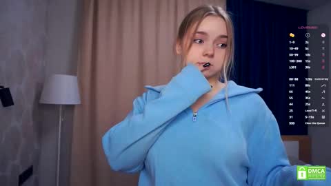 Hello everyone Im Lora Its my first day Were going to have fun together online show from November 2025 05:06:02 AM