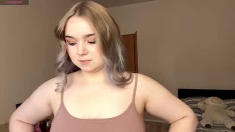 Hello everyone Im Lora Its my first day Were going to have fun together online show from February 2026 06:08:02 AM