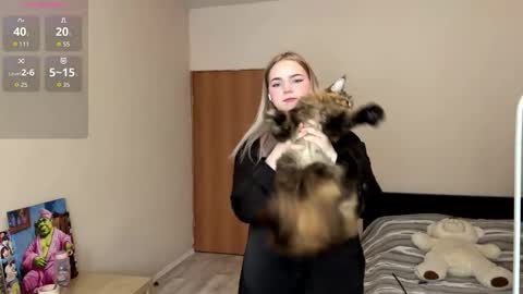 Hello everyone Im Lora Its my first day Were going to have fun together online show from February 2026 05:36:01 AM