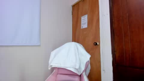 Snapshot of leri_rose_ chatting on August 2026 12:48:02 PM online show from August 2026 12:48:02 PM