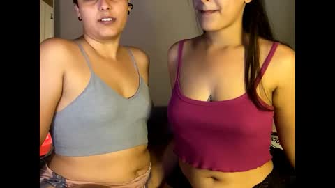 Snapshot of lesbiancouplebrazil2025 chatting on May 2026 10:48:01 PM lesbiancouplebrazil2025 online show from May 2026 10:48:01 PM