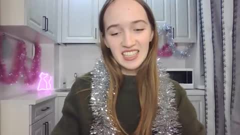 Snapshot of leslie_my_lovee chatting on December 2024 08:05:02 PM  LESLIE   online show from December 2024 08:05:02 PM