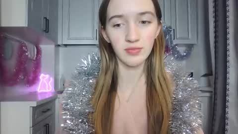 Snapshot of leslie_my_lovee chatting on December 2024 12:14:02 AM  LESLIE   online show from December 2024 12:14:02 AM