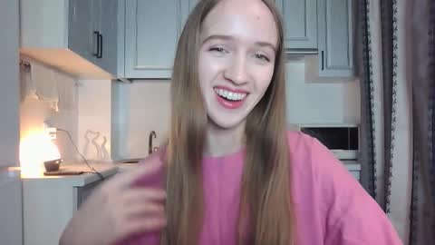 Snapshot of leslie_my_lovee chatting on September 2025 08:08:02 PM  LESLIE   online show from September 2025 08:08:02 PM