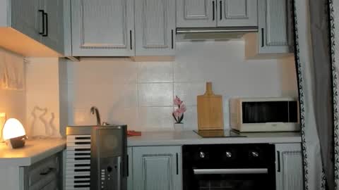 Snapshot of leslie_my_lovee chatting on October 2025 08:20:01 PM  LESLIE   online show from October 2025 08:20:01 PM