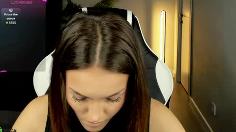 Snapshot of leslie_scottt chatting on June 2026 12:58:02 AM Leslie online show from June 2026 12:58:02 AM