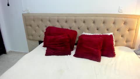 L E S L E Y  AND  D R A K O online show from January 2026 11:41:02 PM