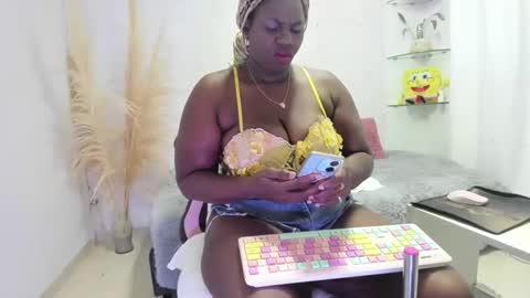 lesliee_brownn online show from October 2025 09:53:01 AM