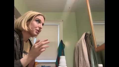 Snapshot of leslietheslut chatting on September 2025 02:41:02 PM leslietheslut online show from September 2025 02:41:02 PM