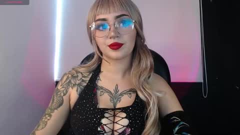 Snapshot of lessboobs_gh chatting on June 2026 06:02:01 PM Less online show from June 2026 06:02:01 PM