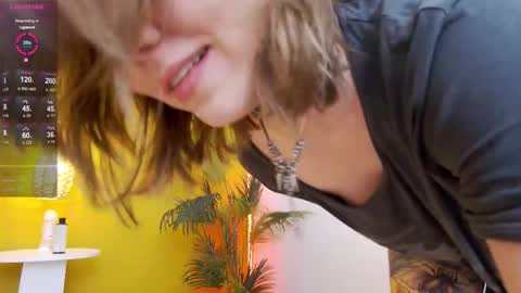 Snapshot of lessysweety chatting on October 2025 02:54:01 AM Lessy online show from October 2025 02:54:01 AM