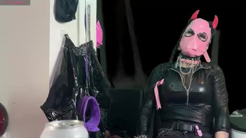 Julian Mask online show from September 2025 11:31:02 AM