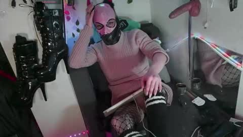 Julian Mask online show from October 2025 06:17:02 PM