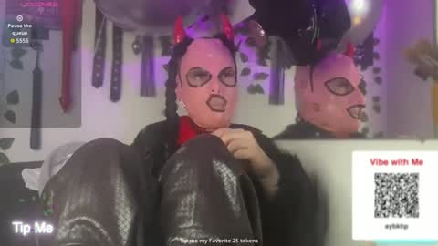 Julian Mask online show from November 2025 02:25:02 AM