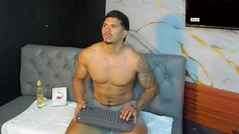 Snapshot of lewishamiltom chatting on May 2026 07:04:01 AM lewis online show from May 2026 07:04:01 AM