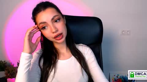 Alexia online show from November 2025 03:01:02 PM