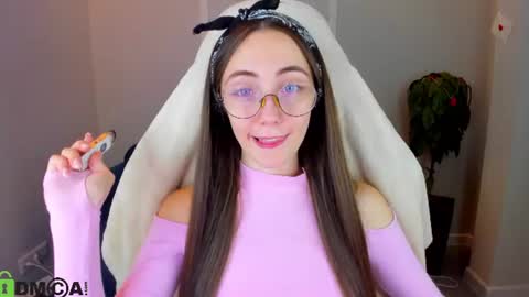 Snapshot of lexi_split chatting on July 2026 01:51:02 AM Lexi GTM2 MonWedThurSatSun 1000am-400pm online show from July 2026 01:51:02 AM