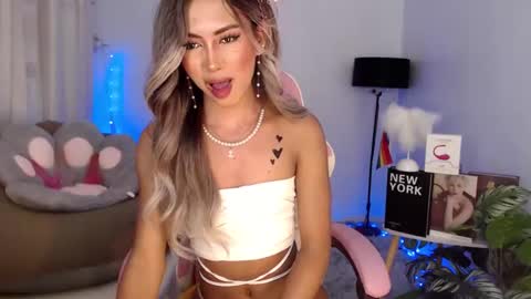 Snapshot of lexie_loveee chatting on February 2025 04:53:01 PM lexie_loveee online show from February 2025 04:53:01 PM