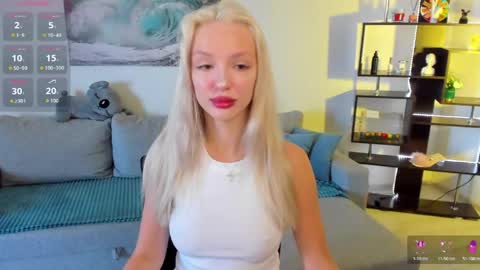 Snapshot of lexieblonde chatting on June 2026 05:30:01 AM lexieblonde online show from June 2026 05:30:01 AM