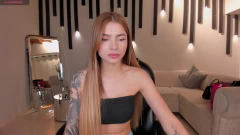 Lexie  online show from March 2025 08:00:01 PM