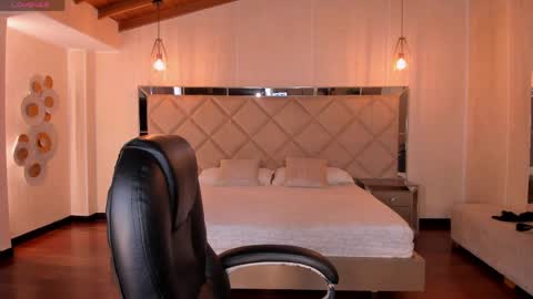 Lexie  online show from April 2026 07:04:02 PM