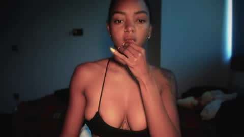 Snapshot of lexy_squirt_queen chatting on April 2026 12:42:01 PM LEXY - Independent account online show from April 2026 12:42:01 PM