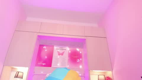 L I A  online show from October 2025 07:39:02 AM