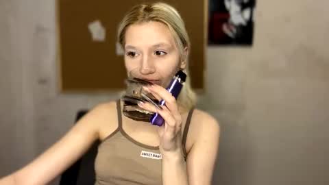 Leya online show from November 2025 10:04:02 PM