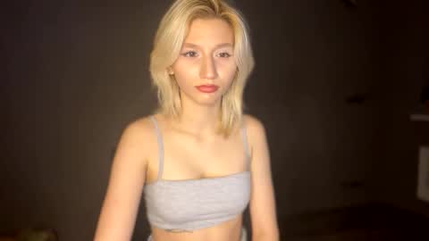 Leya online show from November 2025 08:22:01 PM