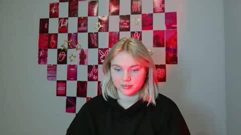 Leyla online show from November 2025 07:09:01 AM