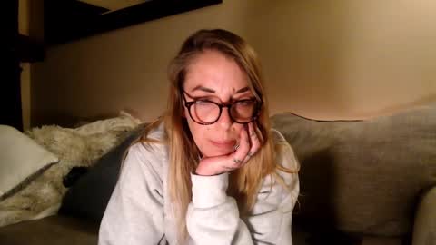 Hornystonerchick online show from December 2024 05:27:01 AM