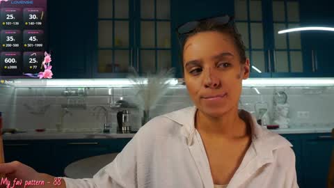 Snapshot of li_queen_ chatting on December 2024 01:06:02 PM Hey Im Alexa tg online show from December 2024 01:06:02 PM