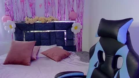 Lia  online show from October 2025 05:55:02 PM