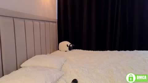 Lia  online show from October 2025 10:13:01 AM