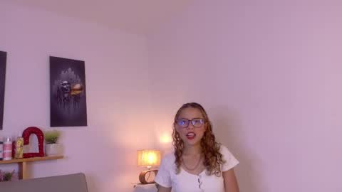 Snapshot of lia_valmont_18 chatting on May 2026 06:34:02 PM Juliana online show from May 2026 06:34:02 PM
