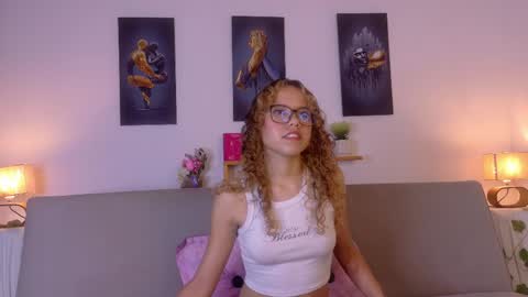 Snapshot of lia_valmont_18 chatting on May 2026 06:58:01 PM Juliana online show from May 2026 06:58:01 PM