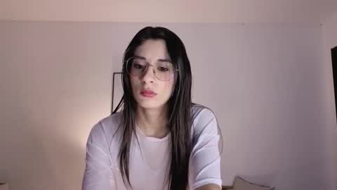 Lia  online show from November 2025 11:32:02 AM