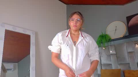 Snapshot of liaamoretti__ chatting on July 2026 06:47:02 AM L I A online show from July 2026 06:47:02 AM