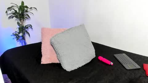 Liah Ferrer online show from November 2025 02:49:02 PM