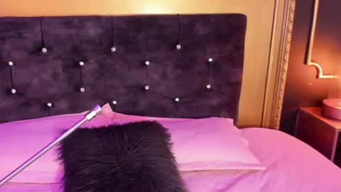 Lia lovet online show from July 2026 07:49:01 PM