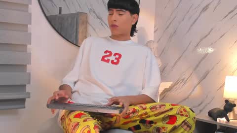 Liam online show from January 2025 05:10:02 AM