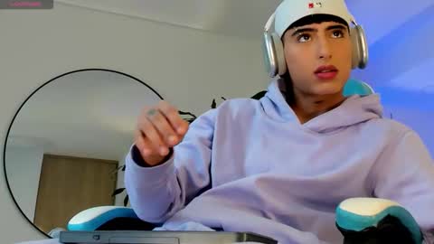 Liam online show from November 2025 05:06:02 PM