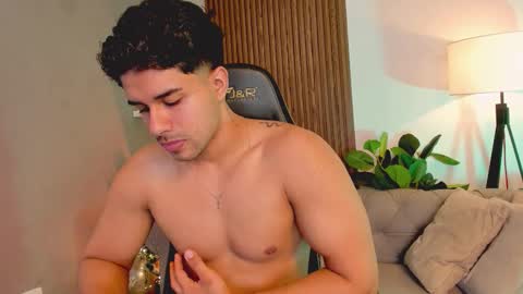 Liam Collins online show from December 2025 12:01:01 PM