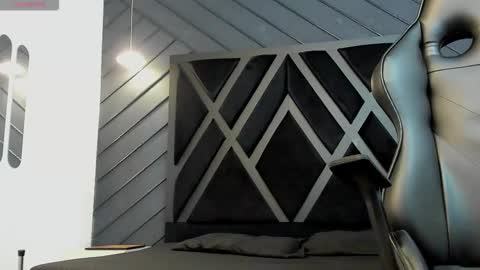 LIAM KLEIN online show from November 2025 11:21:02 AM