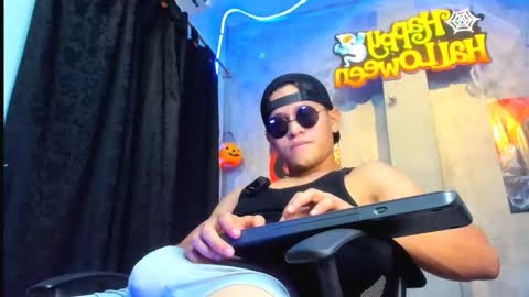 liam_knight online show from October 2025 01:20:02 AM