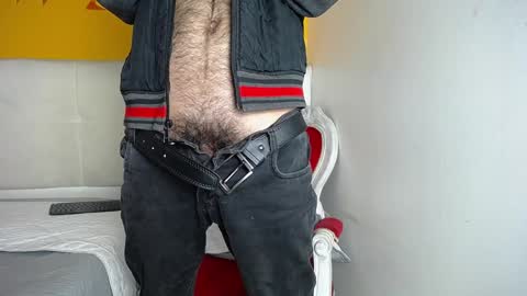 Snapshot of liamluxe chatting on January 2025 03:19:01 PM LiamLuxe online show from January 2025 03:19:01 PM