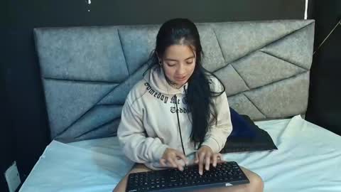 L I A M O N R O E online show from November 2025 11:55:02 AM