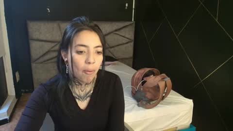 L I A M O N R O E online show from November 2025 12:18:01 PM