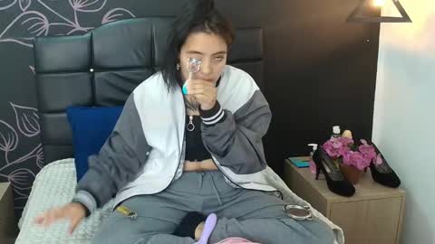 L I A M O N R O E online show from December 2025 12:12:02 PM